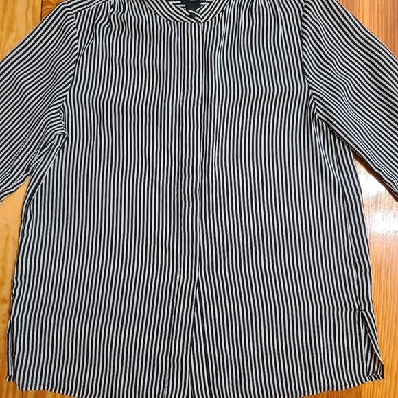 🦋Sale🦋4/$25Ann Taylor Factory Button Down Blouse - Picture 5 of 12